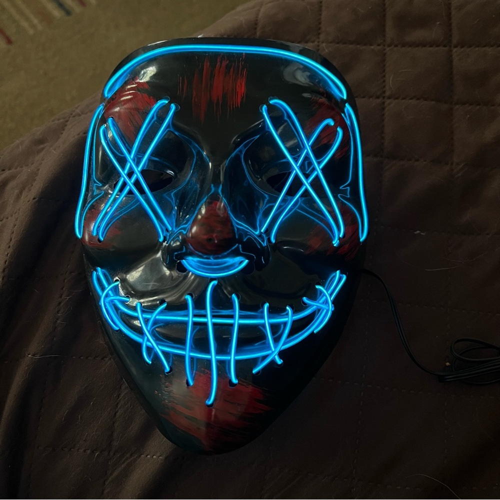Like new Purge light up mask. Only tried on, never worn for any length of time.